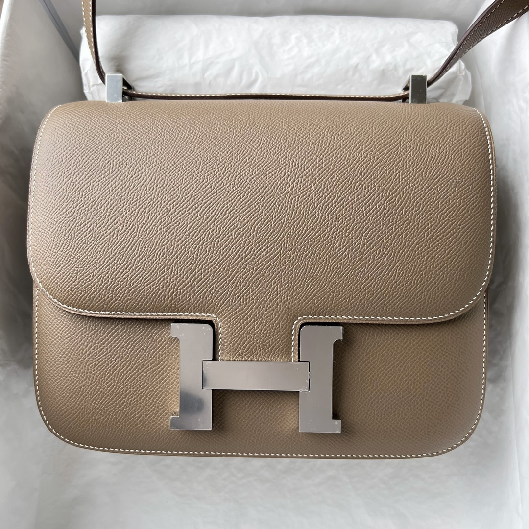 Hermes Constance 24cm Shoulder Bag In Etoupe Epsom Leather